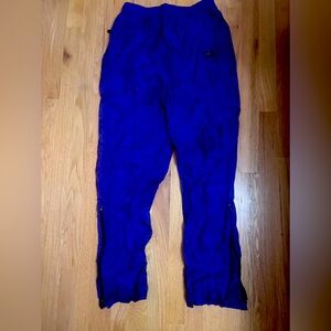 Helly Hansen rain pants size medium. Great condition.